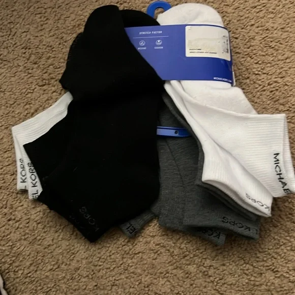 NWT men’s  6 pairs Michael Kors socks - Picture 2 of 4